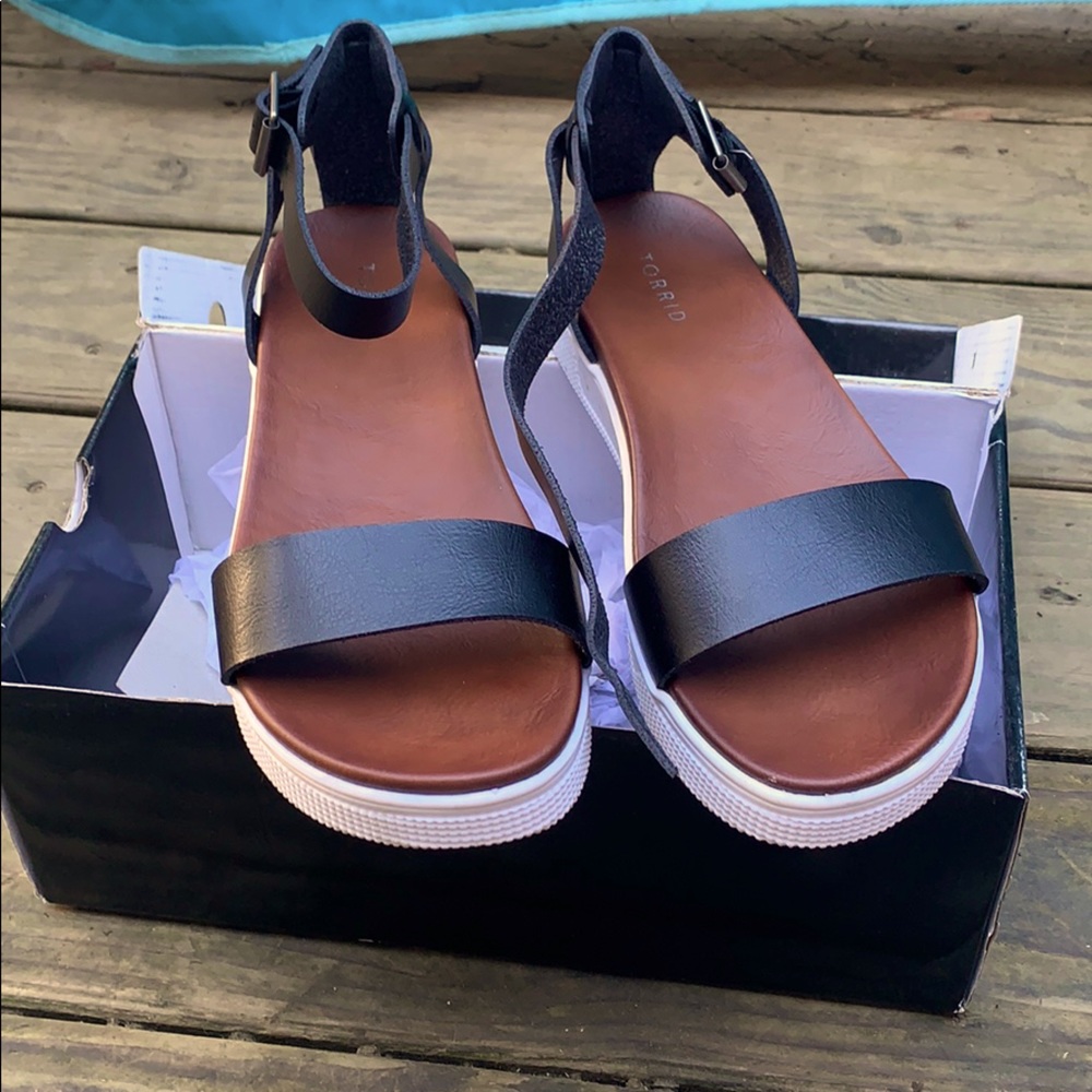 Torrid black strap FlatForm sandals